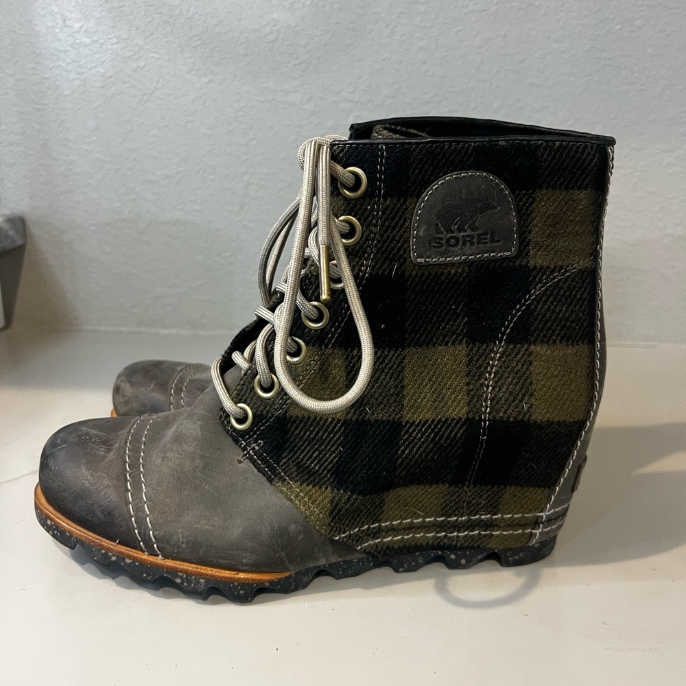 SOREL Plaid Lace-Up Ankle Boots | Leather & Wool | Excellent Condition, Size 10